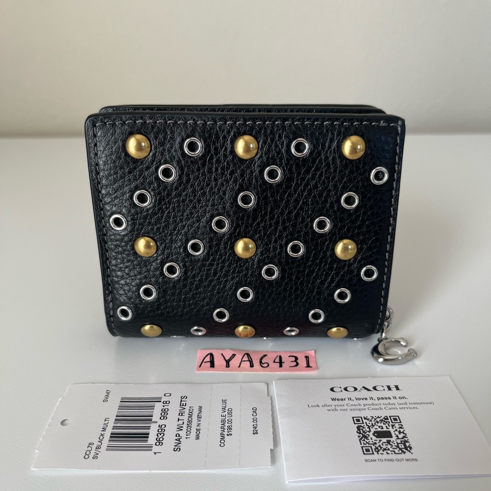 Coach Snap Wallet With Rivets🎈🎈 - Picture 3 of 9
